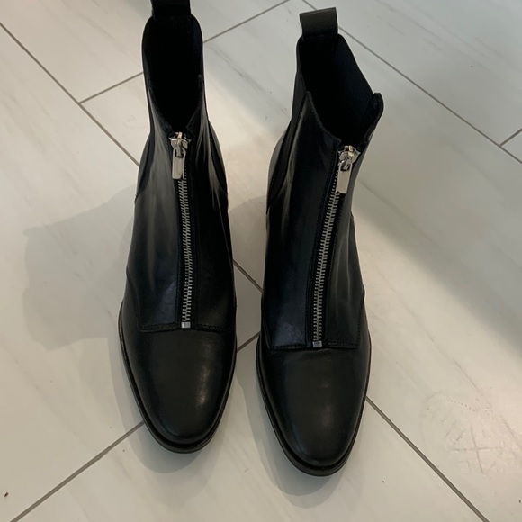 NWOB Charles by Charles David Horace Booties 9-1/2 - Picture 3 of 13